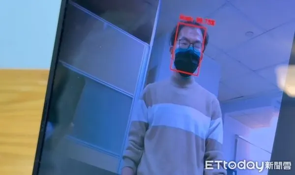 ▲台南市長黃偉哲宣布台南市將率先全國推動ATM提款「口罩」警示系統，民眾如戴口罩、安全帽提款，系統會提出警示，這對政府打詐或嚇阻車手有一定幫助。（圖／記者林東良翻攝，下同）