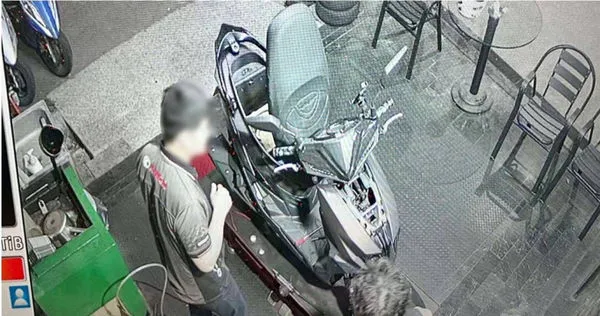 機車行店長開價200元幫開鎖還被客人留負評。（圖／翻攝自臉書／爆料公社二社）