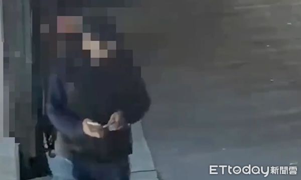 ▲▼74歲張男變「資深蜘蛛人」攀後巷侵入住宅行竊。（圖／記者邱中岳翻攝）