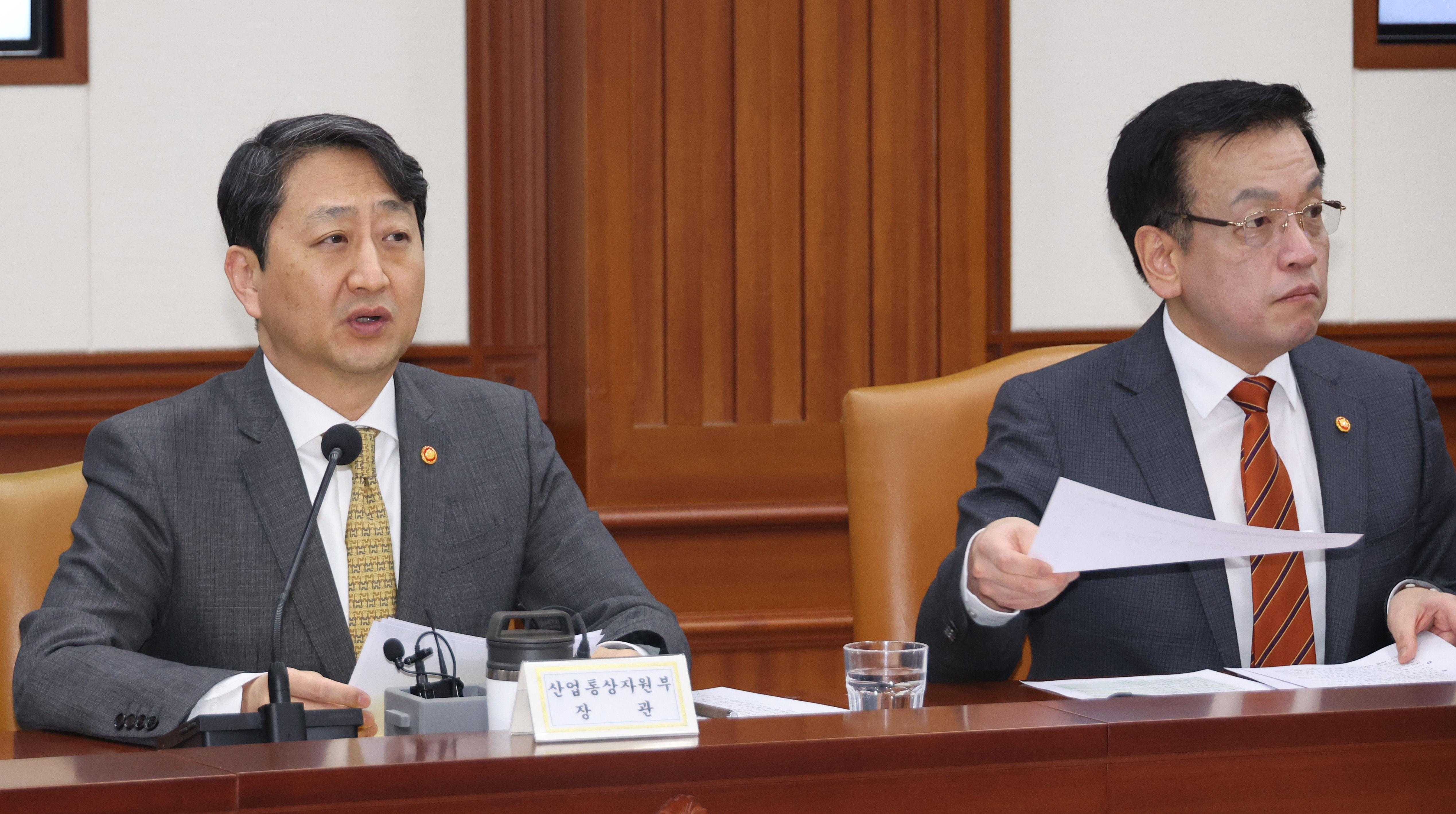 ▲▼南韓產業通商資源部長安德根、南韓經濟副總理崔相穆預計下周出訪美國。（圖／達志影像／newscom）