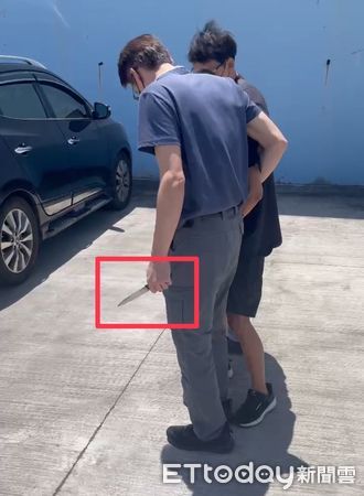 ▲台南市少年警察隊聲請搜索票，14日兵分多路前往仁德區、東區等地同步查緝破獲菸彈製毒場，起獲依托咪酯原液334.91公克、菸彈成品10顆等物，緝獲毒犯10人依毒品罪嫌送辦。（圖／記者林東良翻攝，下同）