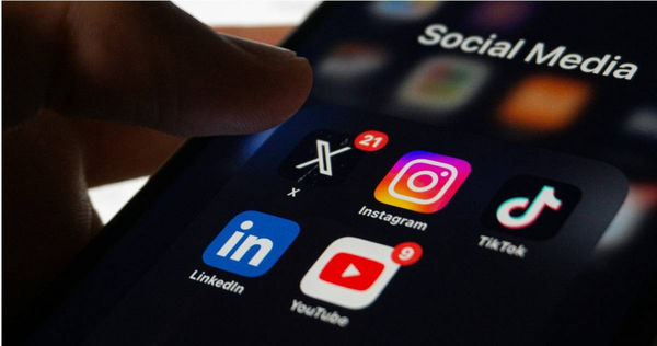 大陸一名73歲老翁沉迷斗內女直播主，7年來打賞了超過10萬人民幣。（示意圖／翻攝自unsplash）