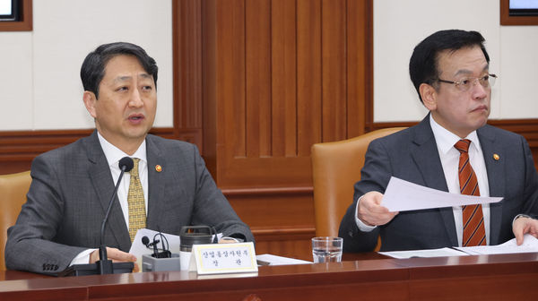 ▲▼南韓產業通商資源部長安德根、南韓經濟副總理崔相穆預計下周出訪美國。（圖／達志影像／newscom）
