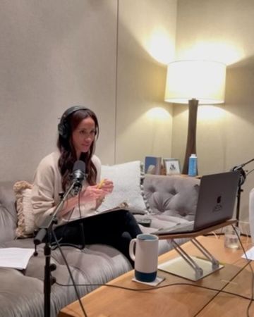 梅根近來錄製新的Podcast節目《Confessions Of A Female Founder》。（翻攝meghan IG）