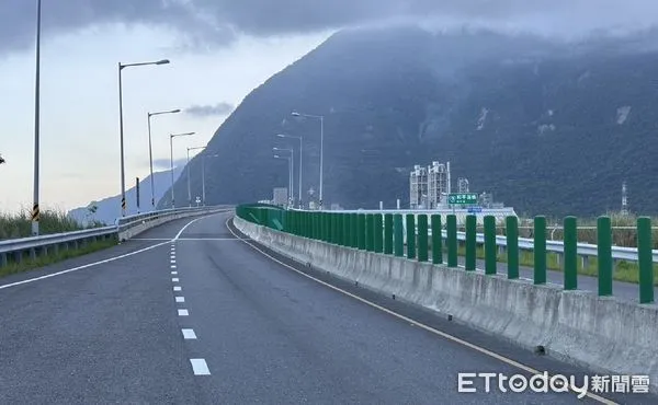▲蘇花公路和平溪河川橋檢測維護施工，將進行二階段交管作業。（圖／公路局提供，下同）