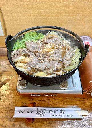 ▲▼【孤獨的美食家第86家-石川能登美食】穴水四十年老店「ちゃんこ鍋一品料理 力」.絕品相撲鍋.能登牡蠣奶油。（圖／部落客小虎授權提供）