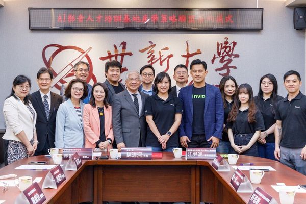 圖五：世新大學、夢想動畫、華碩三方代表針對AI影音人才培育進行交流。（圖／世新大學提供）