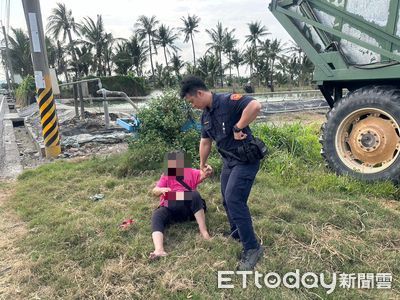婦路旁等人天氣太熱暈眩跌地　里港暖警出手協助