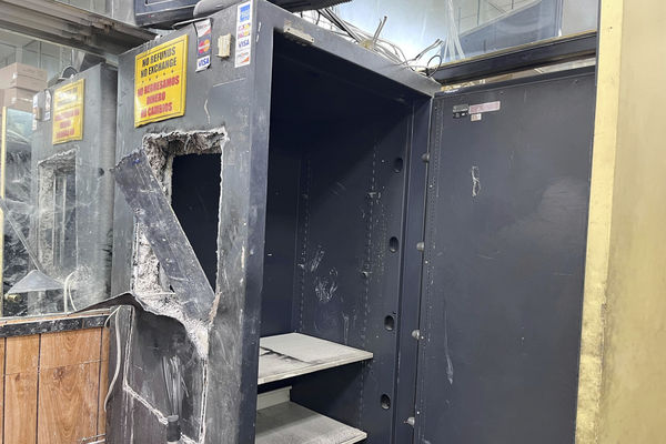 ▲▼洛杉磯珠寶店Love Jewels發生竊盜案。（圖／達志影像／美聯社）