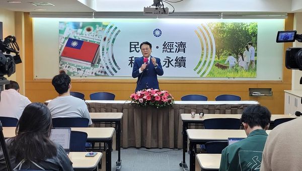 ▲卓伯源宣布參選國民黨主席。（圖／卓伯源提供）