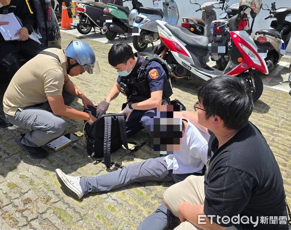 ▲台南市警六分局逮捕前來面交取款的40多歲江姓車手，全案依洗錢防制法及刑法詐欺罪嫌移送偵辦。（圖／記者林東良翻攝）