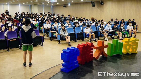▲鼓山高中「鼓山大講堂」登場，學生主題分享            。（圖／記者吳奕靖翻攝）