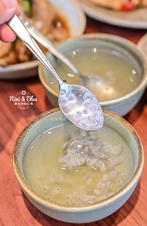 ▲▼如嬌花膠雞鍋物，上萬元花膠入鍋的雞湯濃厚黏唇，台中老宅、有包廂、寵物友善餐廳。（圖／部落客Nini and Blue 玩樂食記授權提供）