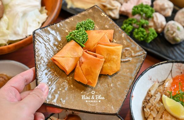 ▲▼如嬌花膠雞鍋物，上萬元花膠入鍋的雞湯濃厚黏唇，台中老宅、有包廂、寵物友善餐廳。（圖／部落客Nini and Blue 玩樂食記授權提供）