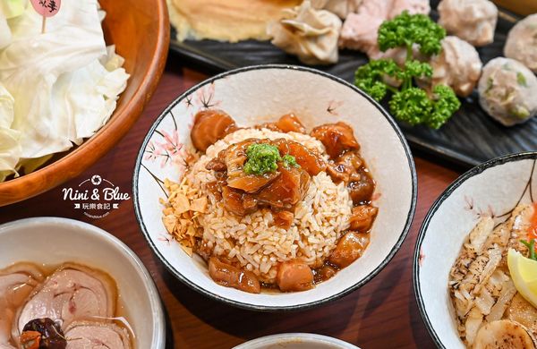 ▲▼如嬌花膠雞鍋物，上萬元花膠入鍋的雞湯濃厚黏唇，台中老宅、有包廂、寵物友善餐廳。（圖／部落客Nini and Blue 玩樂食記授權提供）