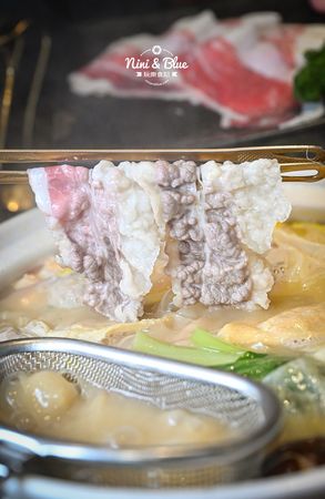 ▲▼如嬌花膠雞鍋物，上萬元花膠入鍋的雞湯濃厚黏唇，台中老宅、有包廂、寵物友善餐廳。（圖／部落客Nini and Blue 玩樂食記授權提供）