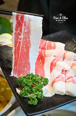 ▲▼如嬌花膠雞鍋物，上萬元花膠入鍋的雞湯濃厚黏唇，台中老宅、有包廂、寵物友善餐廳。（圖／部落客Nini and Blue 玩樂食記授權提供）