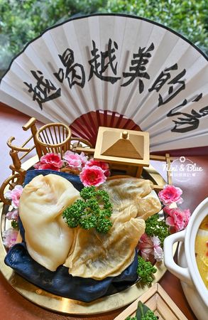 ▲▼如嬌花膠雞鍋物，上萬元花膠入鍋的雞湯濃厚黏唇，台中老宅、有包廂、寵物友善餐廳。（圖／部落客Nini and Blue 玩樂食記授權提供）