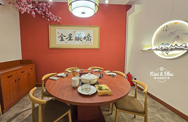 ▲▼如嬌花膠雞鍋物，上萬元花膠入鍋的雞湯濃厚黏唇，台中老宅、有包廂、寵物友善餐廳。（圖／部落客Nini and Blue 玩樂食記授權提供）