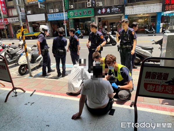 ▲▼海山警分局攔截逃逸的57歲林男父子             。（圖／記者陳以昇翻攝）