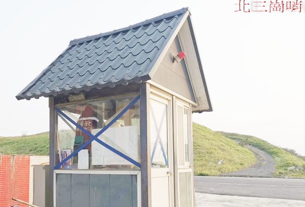 ▲桃園機場保全人員抱怨，桃機位於機場管制區偏遠崗哨，因無廁所導致保全執勤時需長時間憋尿，圖為北三崗哨。（圖／民眾提供）