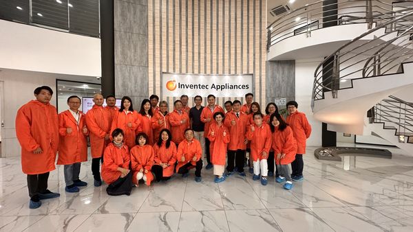 ▲將帥會參訪英華達企業SMT自動化生產線，瞭解智慧製造應用。（圖／IEAT提供）