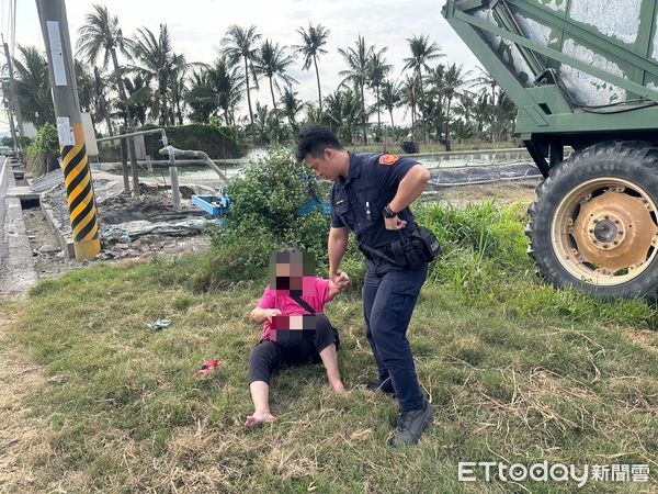 ▲九如分駐所警員陳俊嘉、鄭智謙載陳婦平安返家            。（圖／記者陳崑福翻攝）