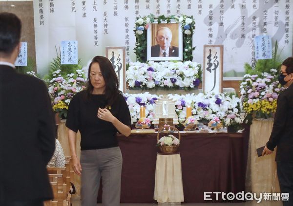 ▲▼金鐘製作人葉天健告別式-黎明柔。（圖／記者周宸亘攝）