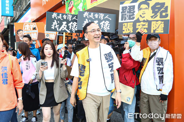 ▲國民黨主席朱立倫出席罷免張宏陸板橋掃街。（圖／記者林敬旻攝）