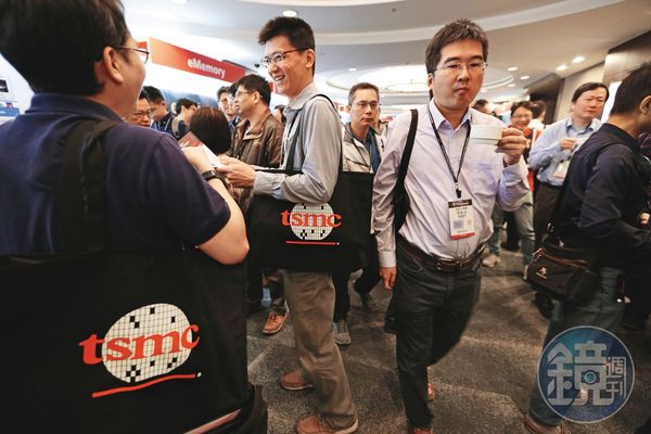 基於半導體產業特性及社會文化等背景，以台積電為例，男性員工占比逾6成，而主管職中，男性占比超過8成。圖為2019年台積電技術論壇。（楊彩成攝）