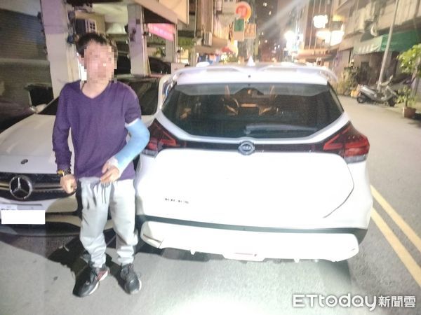 ▲▼左手打著石膏的男子，不會開車竟大膽開車上路，急煞、加油、逆向、倒退嚕，誇張行徑全都錄。（圖／民眾提供，下同）