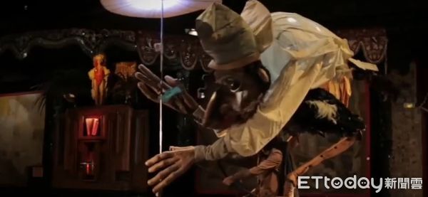 ▲▼劇團擅長以街頭劇場的方式，融合音樂、木偶與表演藝術，創造出富有幻想與詩意的臨場體驗。（圖／記者王兆麟翻攝，下同）