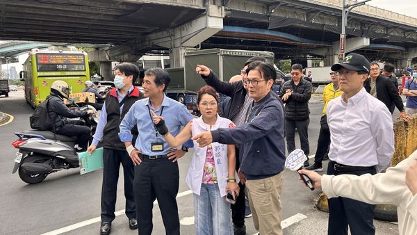 ▲萬華垃圾車設點惹眾怒    郭昭巖今早現勘要市府給解方。（圖／郭昭巖議員辦公室提供）