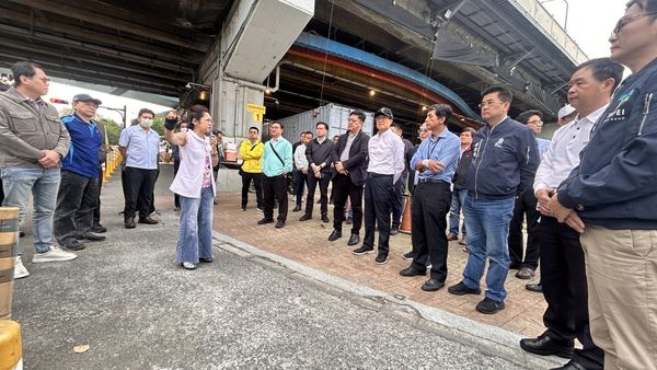 ▲萬華垃圾車設點惹眾怒    郭昭巖今早現勘要市府給解方。（圖／郭昭巖議員辦公室提供）
