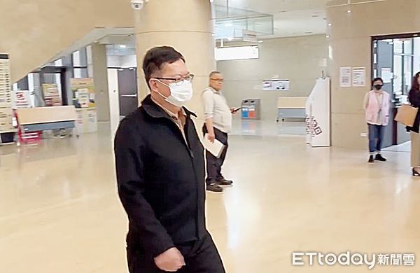 ▲前海基會董事長鄭文燦涉貪案遭法院制境管將屆滿，今天開庭後步出法院時未發一語。（圖／記者沈繼昌攝）