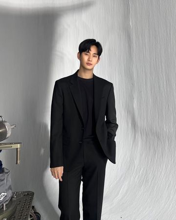 外送稿用　▲▼金秀賢。（圖／翻攝自Instagram／soohyun_k216）