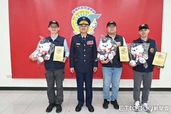 ▲▼  嘉義市政府警察局16日辦理警員陞任偵查佐職務的授階儀式，由局長沈炳信親自授階，並公開表揚錄取中央警察大學114年警佐班第45期人員。   。（圖／嘉義市警局提供）