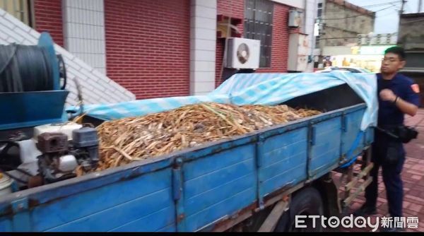 ▲▼農民遭竊蒜頭550台斤，警方當晚就逮捕2嫌犯。（圖／記者游瓊華翻攝）