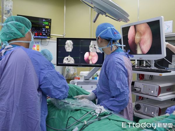 ▲▼   亞洲首例！嘉基創新內視鏡縫線技術 成功修補頑固食道穿孔 助正妹重拾美味人生   。（圖／嘉義基督教醫院提供）