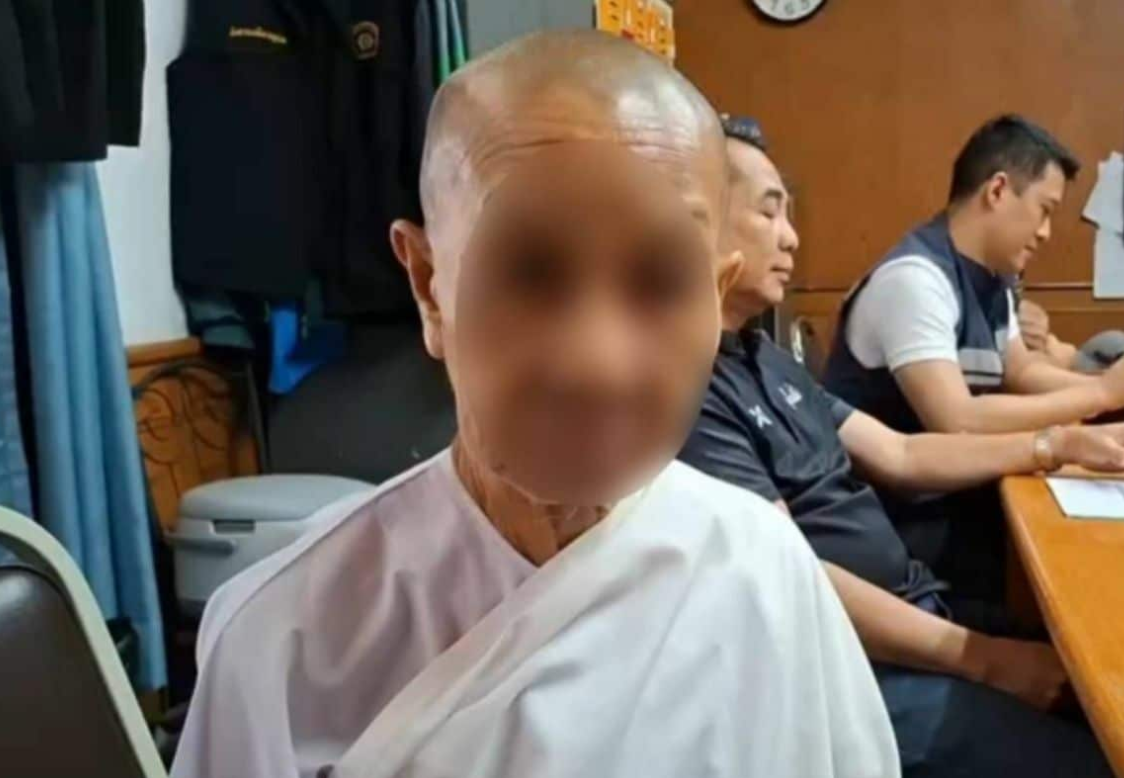 ▲▼泰19歲沙彌性侵74歲尼姑未遂！強逼看A片　還摀嘴推倒壓制。（圖／翻攝自Amarin TV）