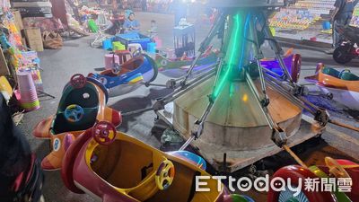 2女童夜市嗨玩飛行船!重摔後腦著地嚇壞民眾 現場畫面曝光