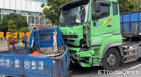 ▲▼       台東大小貨車對撞，小貨車駕駛噴飛車外，送醫搶救      。（圖／記者楊漢聲翻攝）