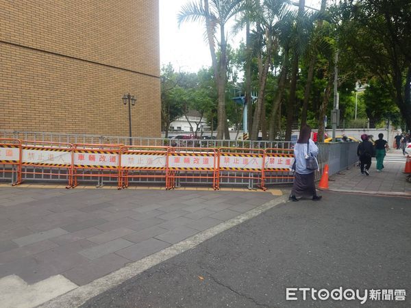 ▲▼國民黨主席朱立倫號召黨公職「今晚北檢見」，北市警力動員160人。（圖／記者邱中岳翻攝）