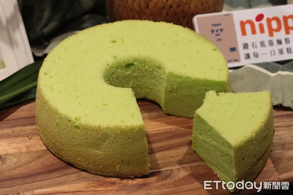 ▲順成蛋糕新品「斑蘭蛋糕」明上市。（圖／記者黃士原攝）