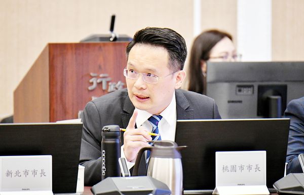 ▲桃園市副院長蘇俊賓今天上午出席行政院會，針對院會提出三高防治計畫提出應正視外食缺乏健康指引問題等建議。（圖／行政院提供）