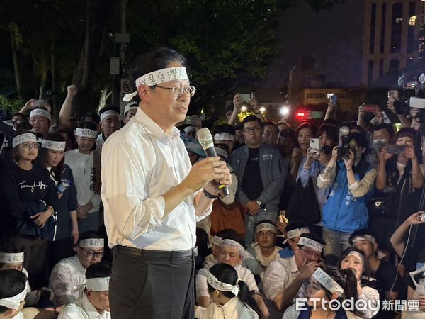 ▲▼    桃園市長張善政現身北檢，抗議司法不公    。（圖／記者鄭佩玟攝）