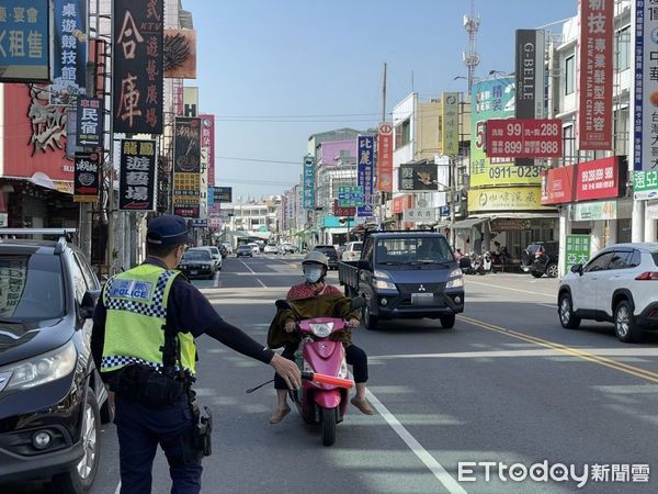 ▲潮州警分局加強肇事高路口交通取締勤務             。（圖／記者陳崑福翻攝）