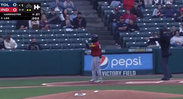 ▲▼       李灝宇提出挑戰霸氣甩棒      。（圖／截自Tigers ML Repor X）