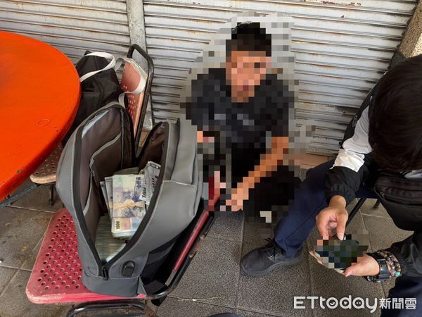 ▲屏東警分局員警逮獲馬來西亞籍車手             。（圖／記者陳崑福翻攝）