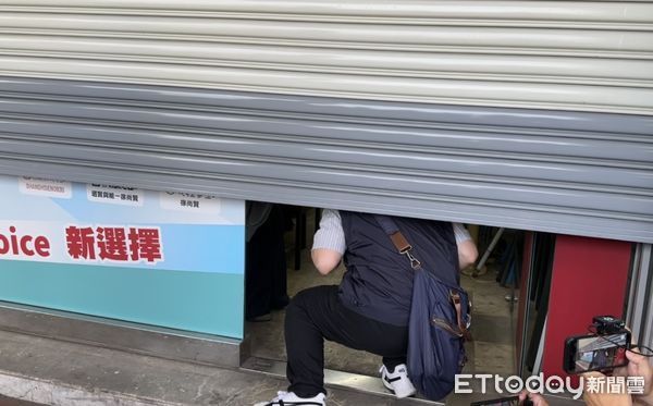▲▼罷免高雄立委許智傑、黃捷的「高雄雙罷劫」團隊，今（18）日上午傳出遭調查局搜索。（圖／記者賴文萱攝）